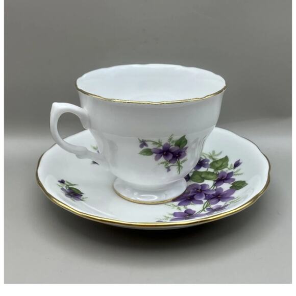 Vintage Royal Vale Tea Cup and Saucer Set, Violets - Picture 2 of 7